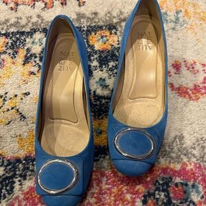 Naturalized blue velvet heel 8 Wide